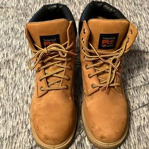 Just some timberlands. worn a couple if times. Sadly dont have the box